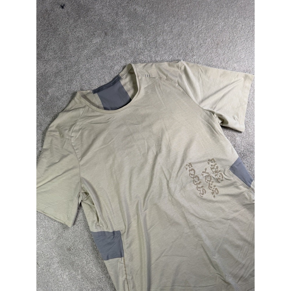 Lululemon Fast Free Shirt Mens Medium* Beige Gray Inspirational Performance Gym